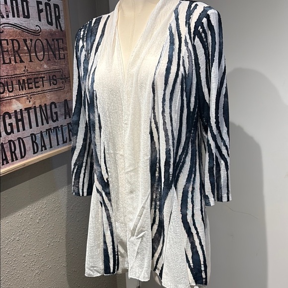 Elegant Zebra Print Blouse - Picture 2 of 12